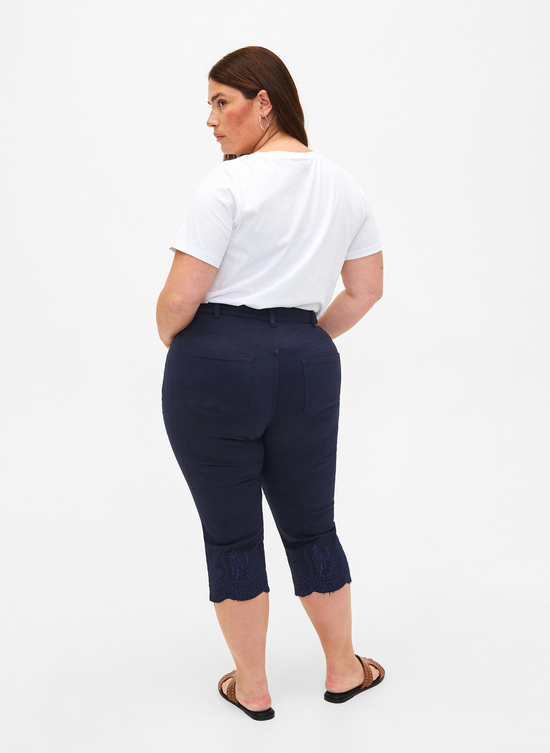 Zizzi Knebukser med h&oslash;y midje og engelsk broderi, Night Sky, Model image number 1