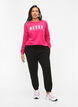 Sweatshirt med tekst, Fuchsia P. W. Reset, Model image number 2