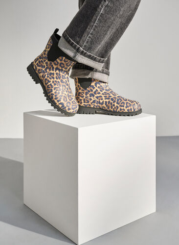 Zizzi Wide fit - Korte gummistøvler med elastisk neoprene skaft, Leopard AOP, Image image number 0