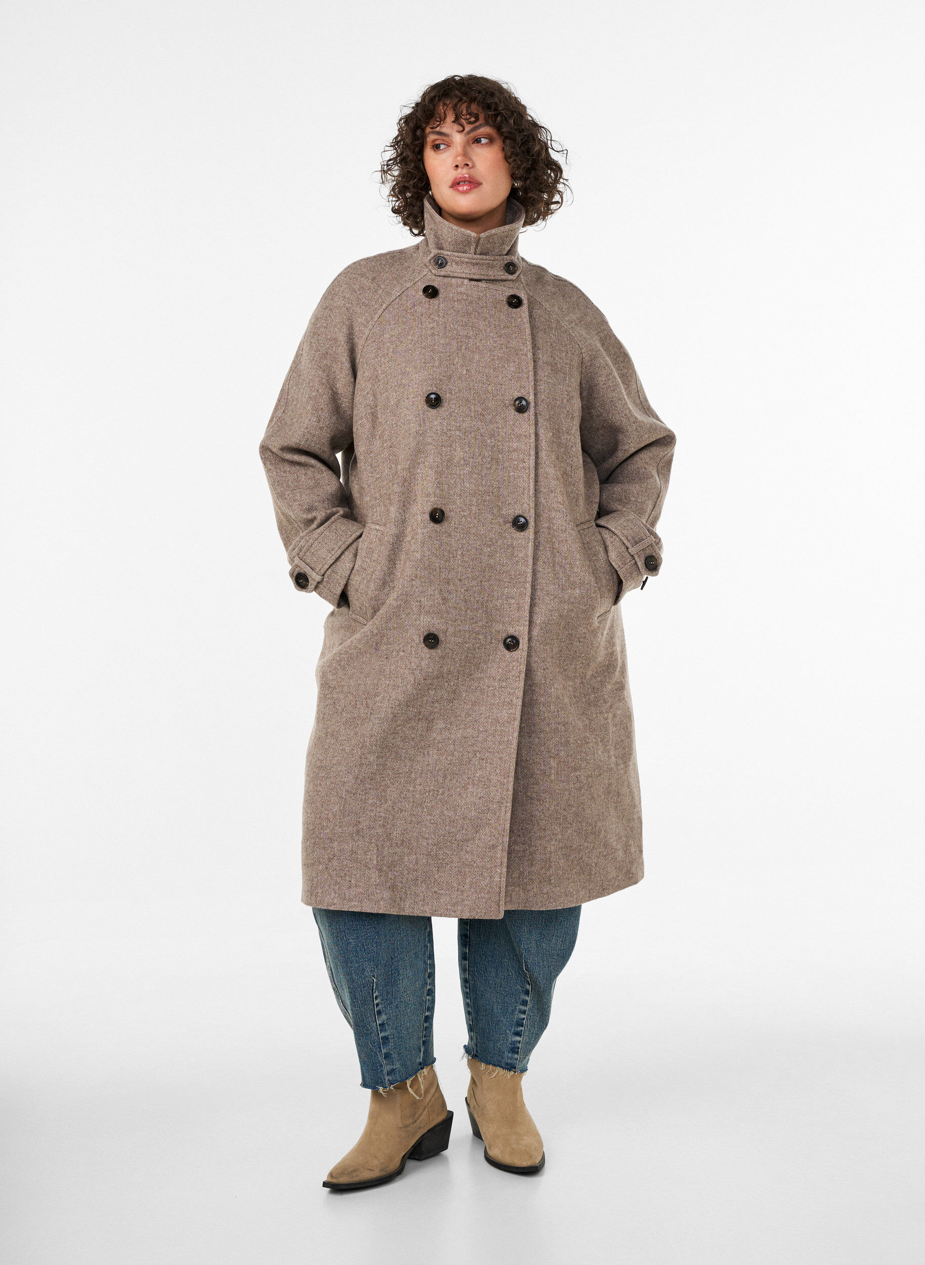 ZizziLang ullk&aring;pe med h&oslash;y krage og dobbeltradet design, Brun, Model image number 0