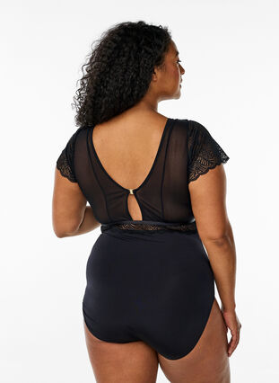 Zizzi Body med blonder og korte ermer, Svart, Model image number 1