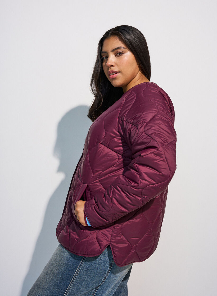 Quiltet jakke med trykknapper og rund hals, M&oslash;rk Bordeaux, Model image number 3