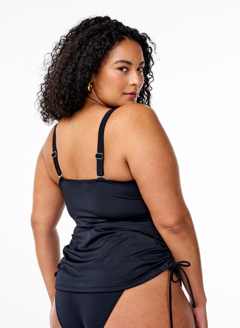 Tankini med avtagbare skåler og justerbare sider, Svart, Model image number 1