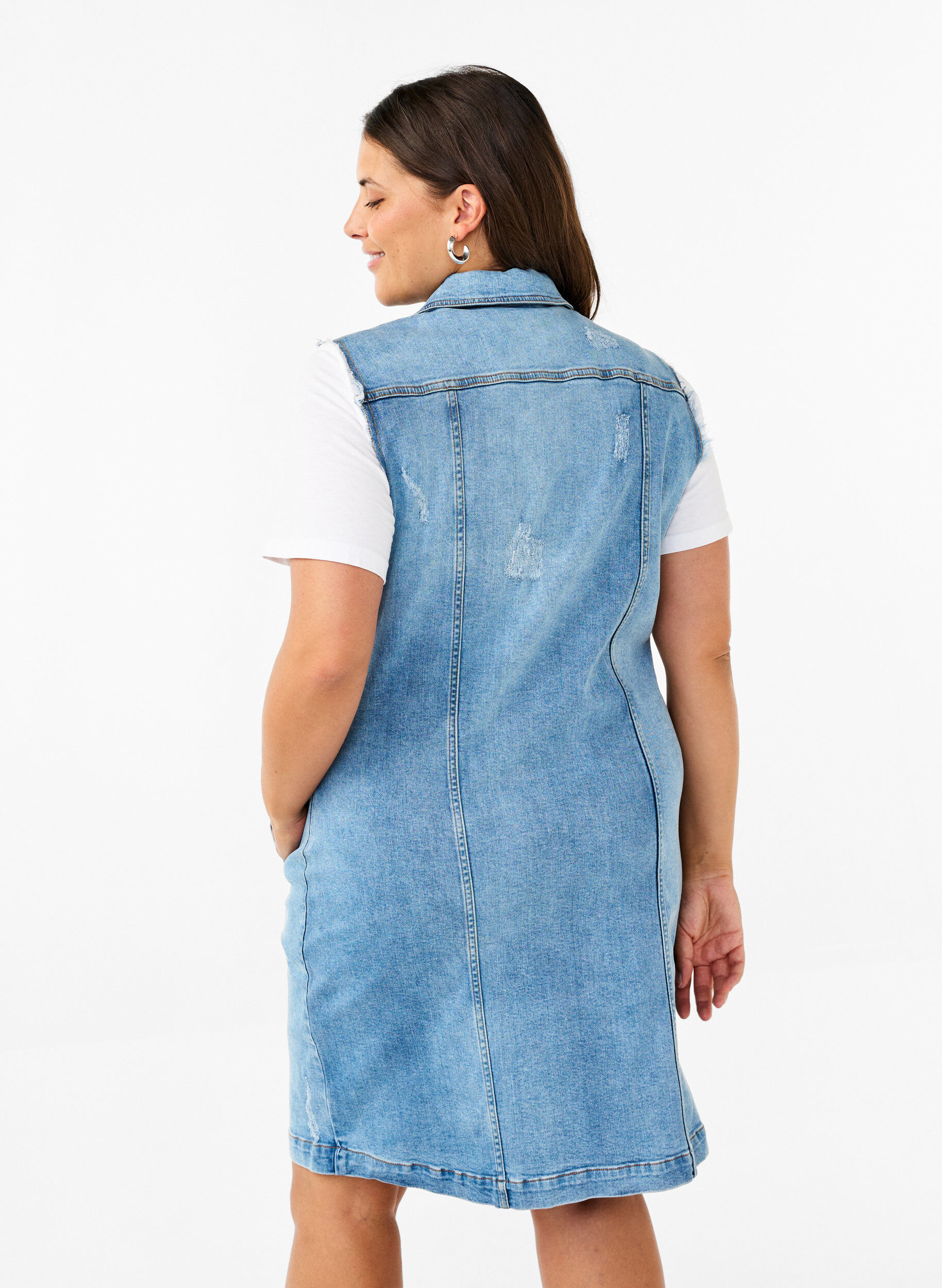 Zizzi Ermel&oslash;s dongerikjole med r&aring;kantdetaljer, Light Blue Denim, Model image number 1