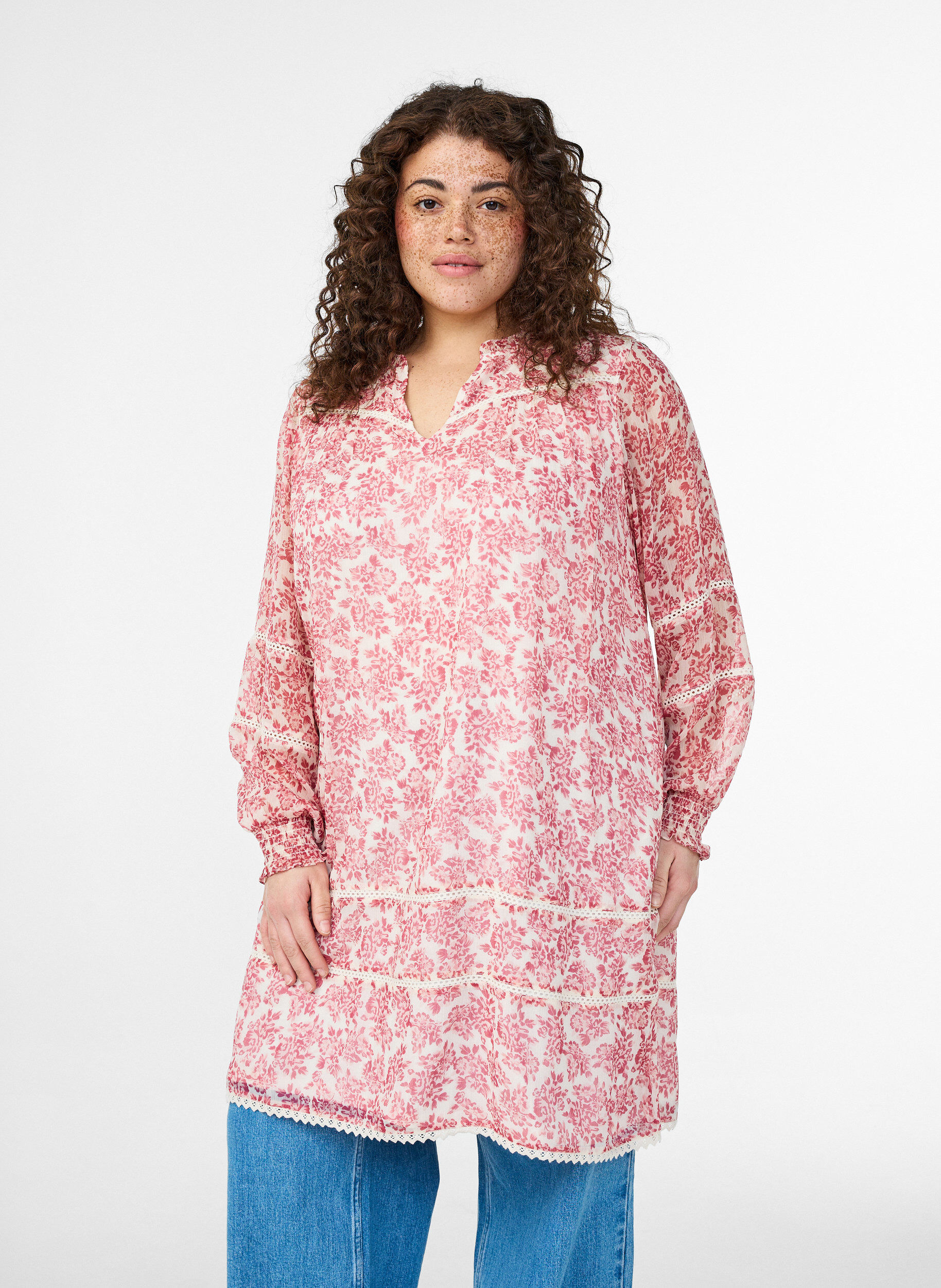 Zizzi Kort chiffongkjole med heklede detaljer, Rosa, Model image number 2