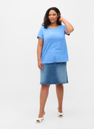 Kortermet T-skjorte i bomull med trykk, Ultramarine TEXT, Model image number 2