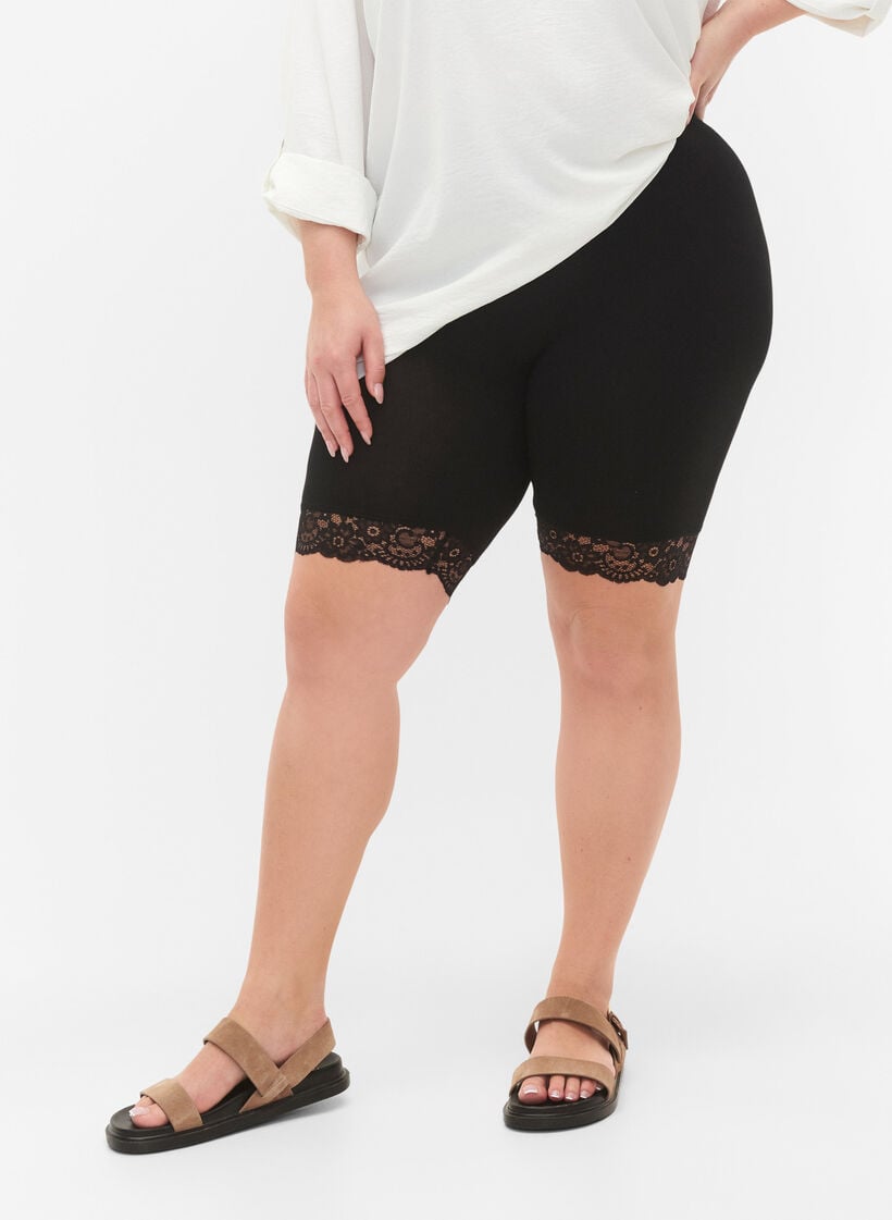 Sykkelshorts med blondekant, Svart, Model image number 0