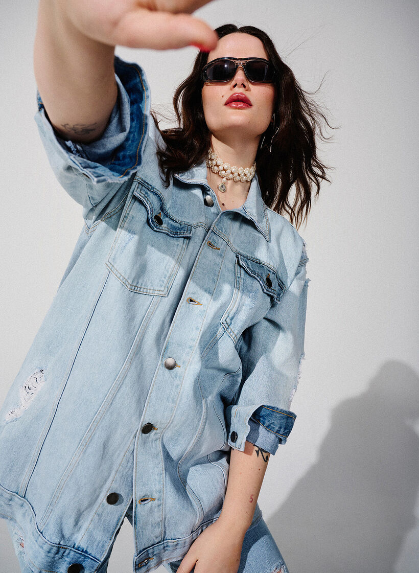 Løs denimjakke med slitte detaljer, Light blue denim, Image image number 0