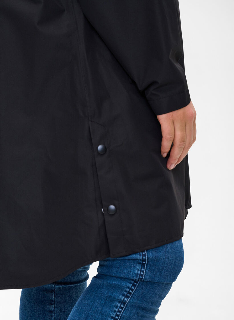 Regnjakke med lommer og hette, Svart, Model image number 3