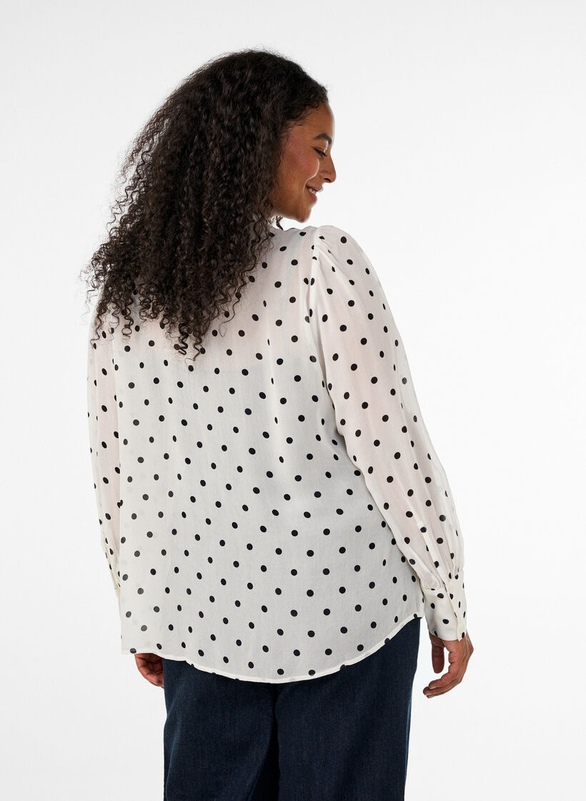 Viskosebluse med en volangkrage, Hvit, Model image number 2
