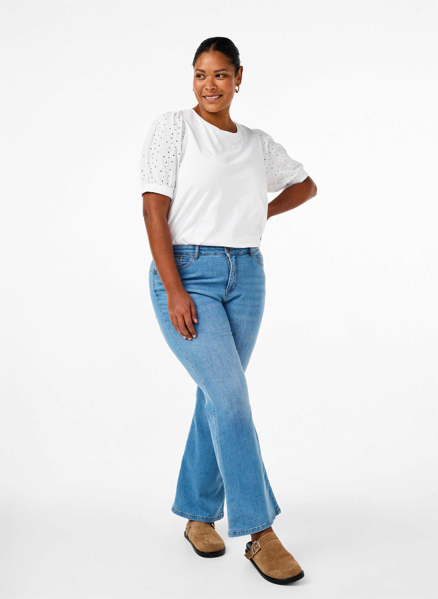 Zizzi Bluse i &oslash;kologisk bomull med broderi anglaise ermer, Bright White, Model image number 2