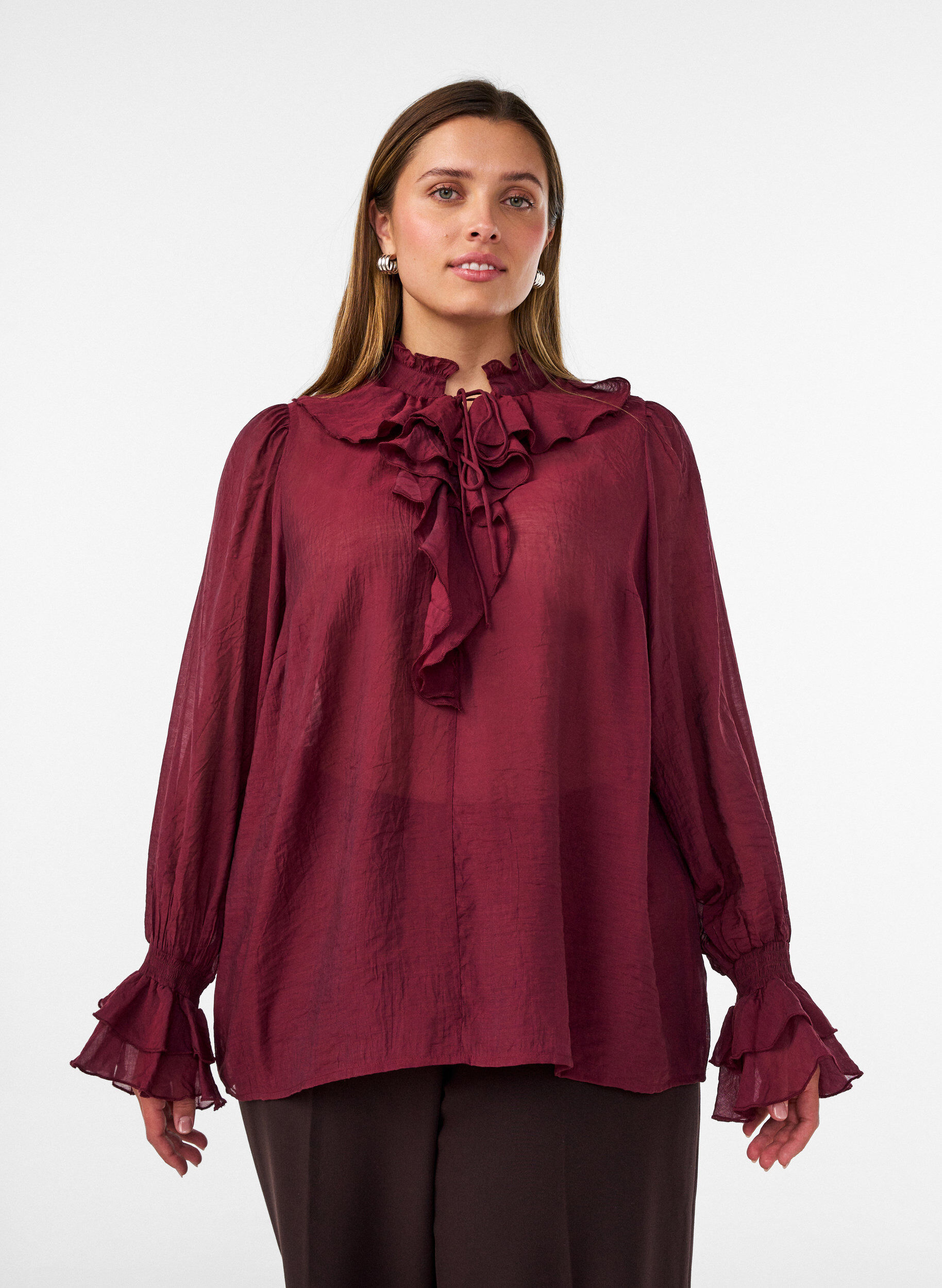 Viskosebluse med volanger og lange ermer, R&oslash;d, Model