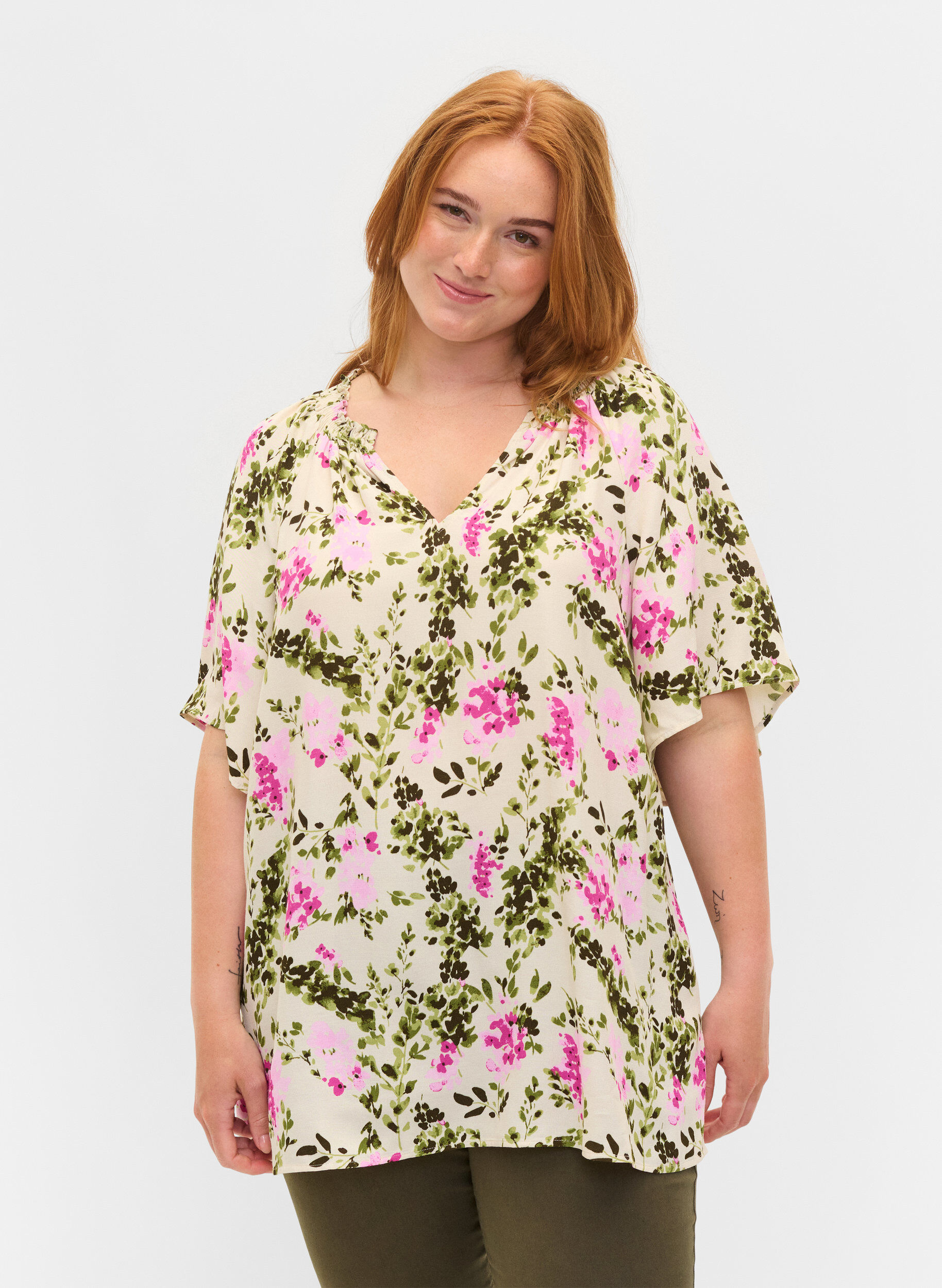 Zizzi Viskosebluse med korte ermer, Green Pink AOP, Model image number 0