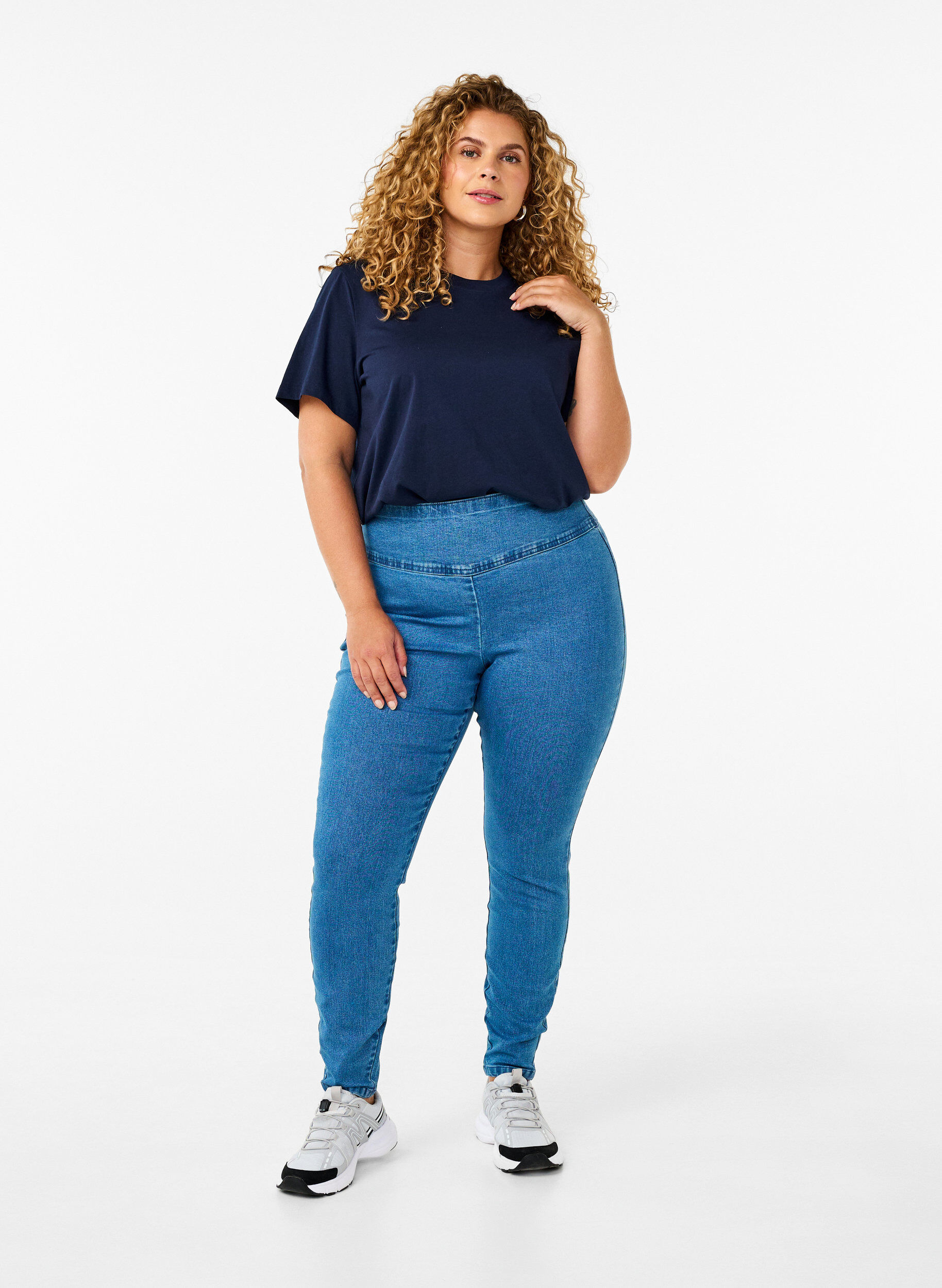 Zizzi Elastiske jeggings med h&oslash;y midje, Light Blue, Model image number 0