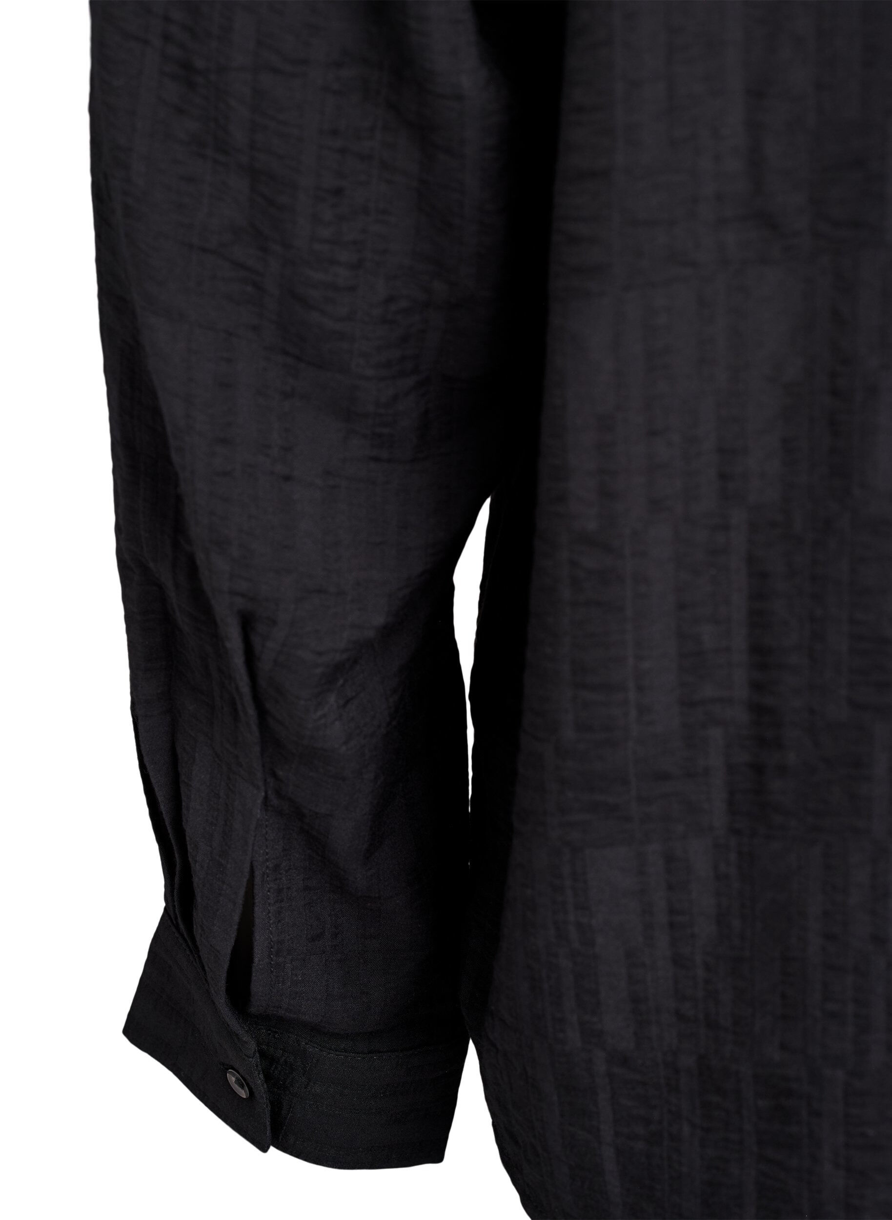 Zizzi Loose fit skjorte med tekstur og V-hals, Svart, Packshot image number 3