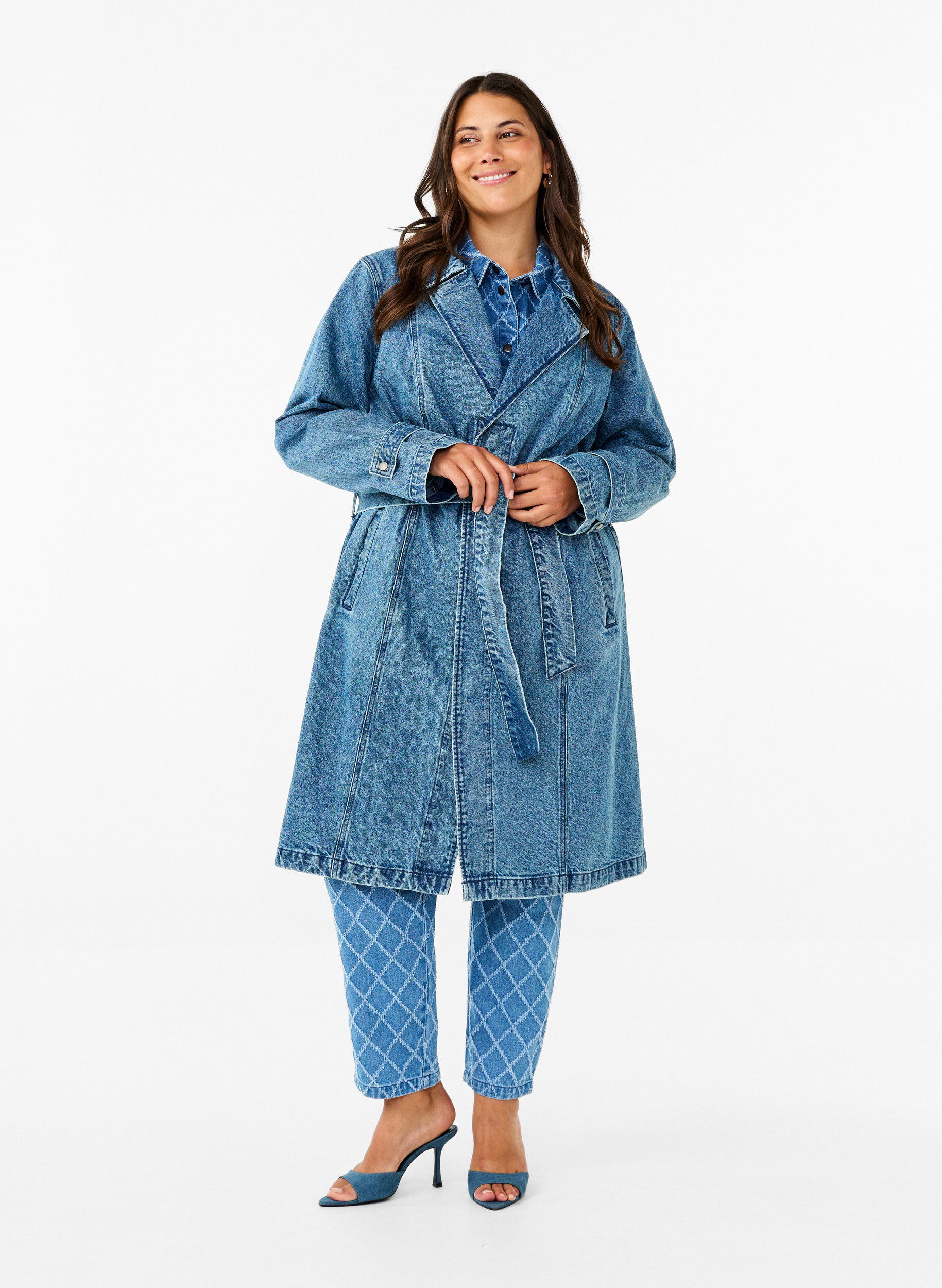 Zizzi Trenchcoat i denim med belte, Blue Denim, Model image number 0