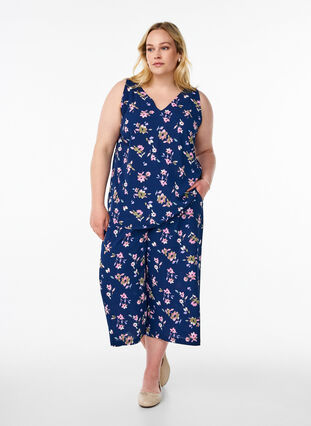 Zizzi Topp med trykk og V-hals, Blå, Model image number 1