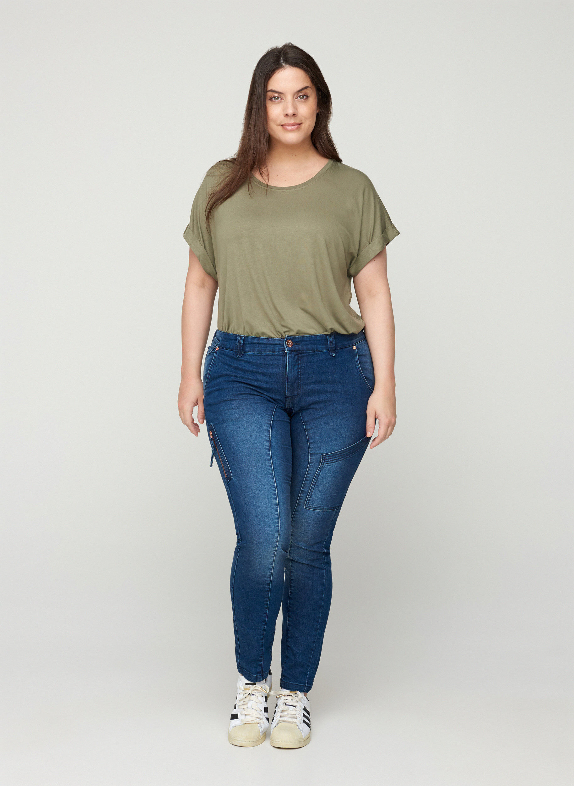 Zizzi Sanna jeans, Blue denim, Model image number 2