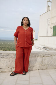 Matchende sett med knappedetaljer,  Matchende sett med knappedetaljer, , Model