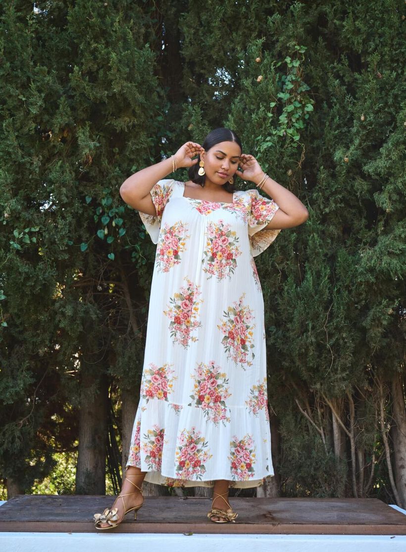 Lang kjole med blomster, , Model