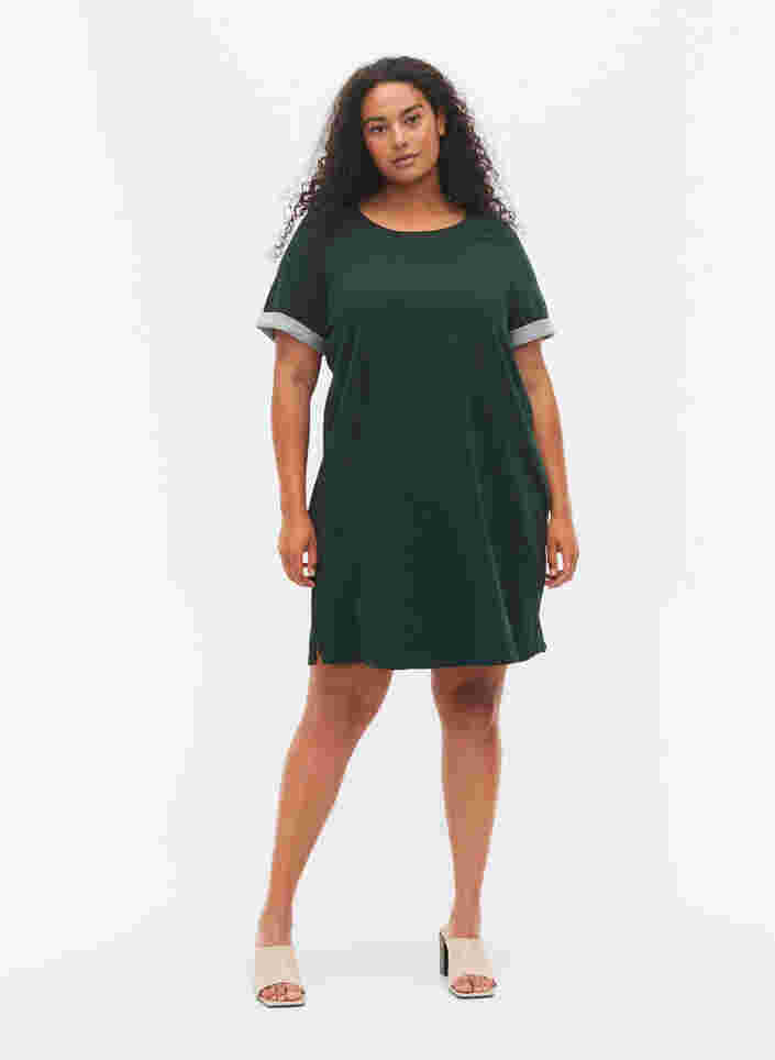 Kjole med korte ermer og splitt, Scarab, Model image number 2