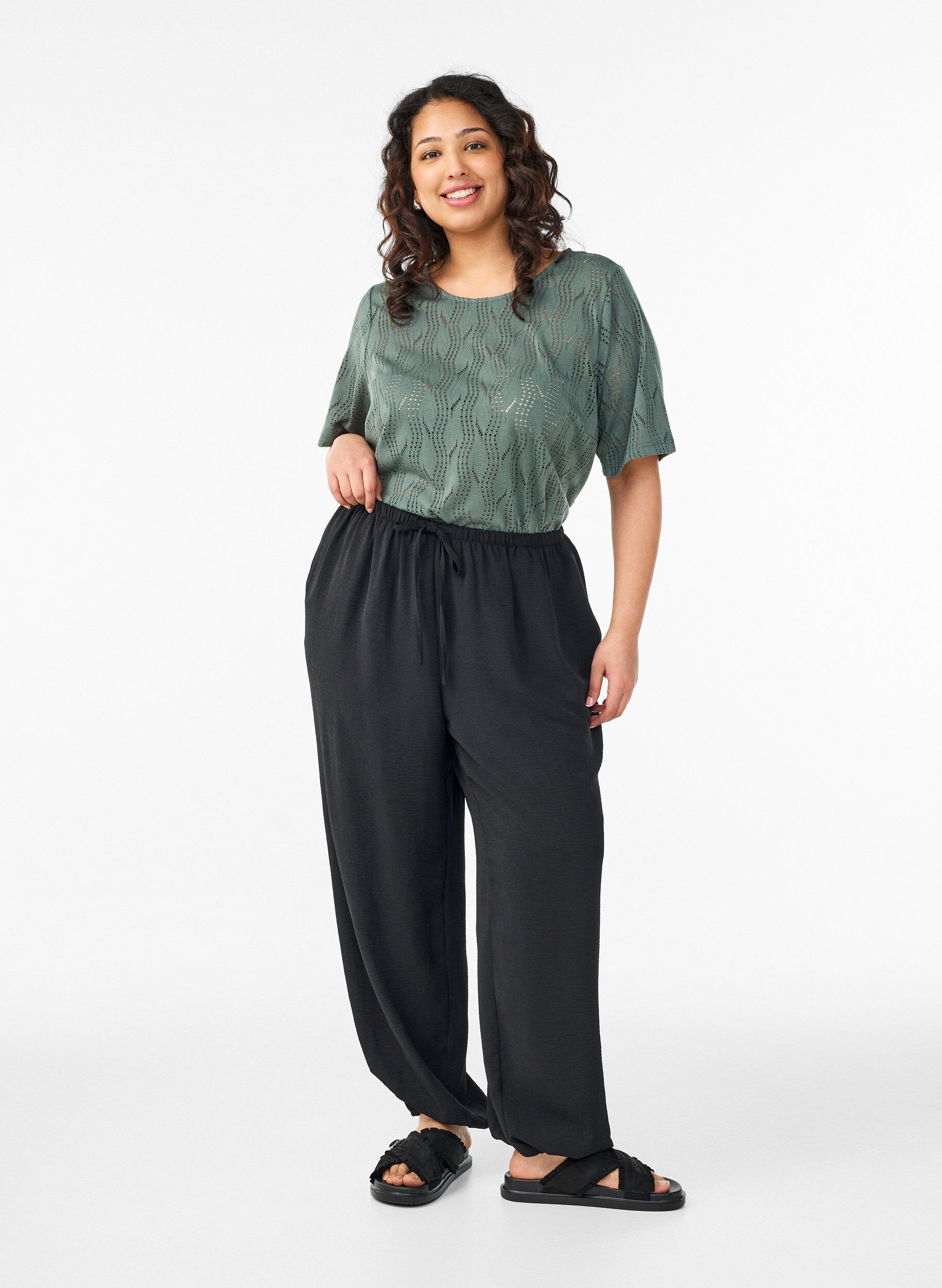 Zizzi Jersey T-skjorte med hullm&oslash;nster, Gr&oslash;nn, Model image number 1