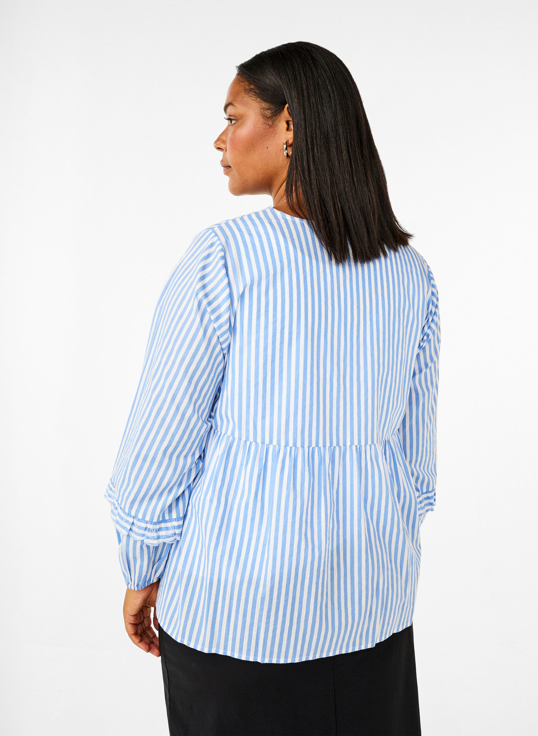 Zizzi Bluse med &aring;pen front og broderte detaljer, Bl&aring;, Model image number 2