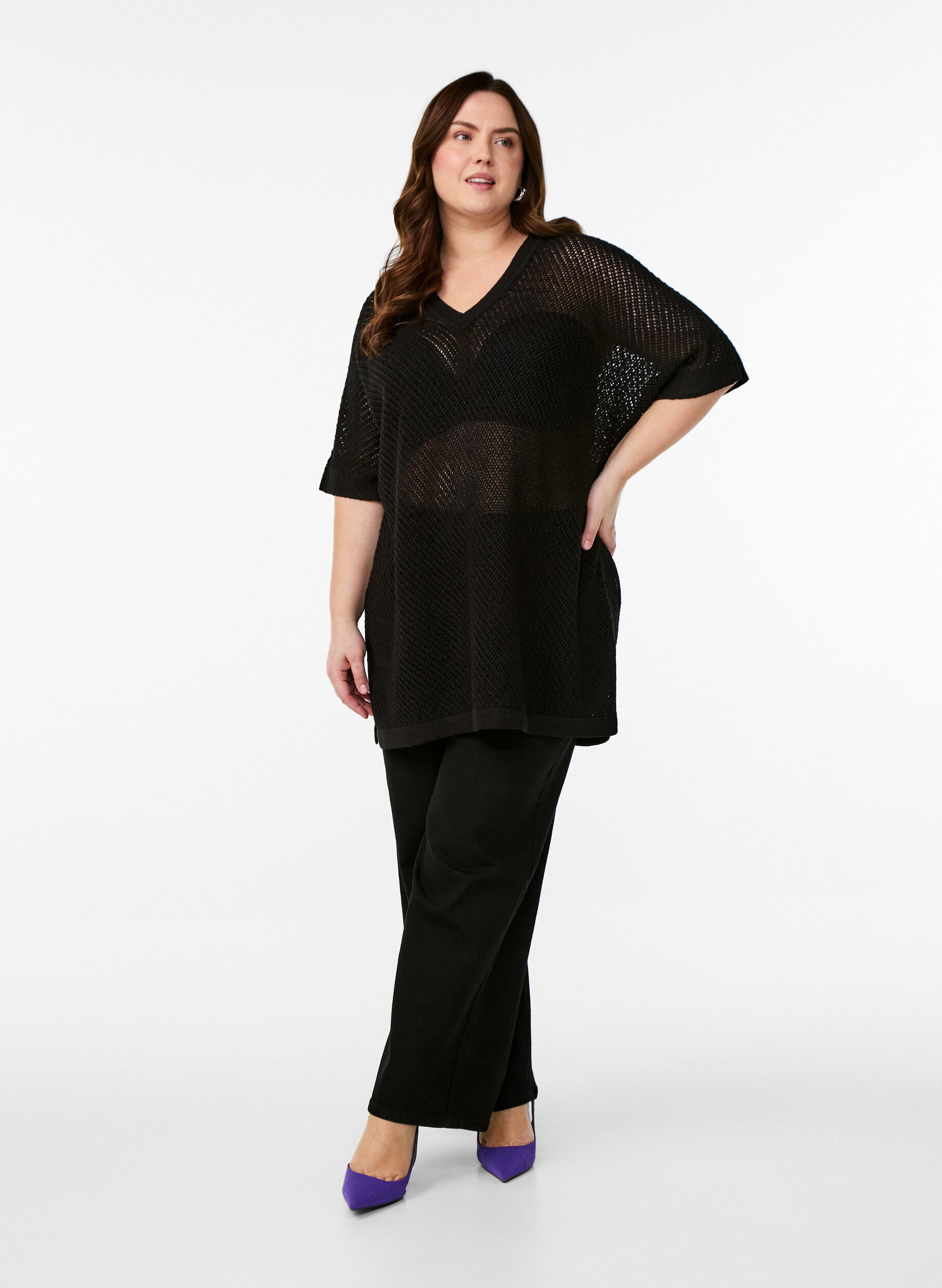 Zizzi FLASH - Kortermet strikket bluse med v-hals, Svart, Model image number 1