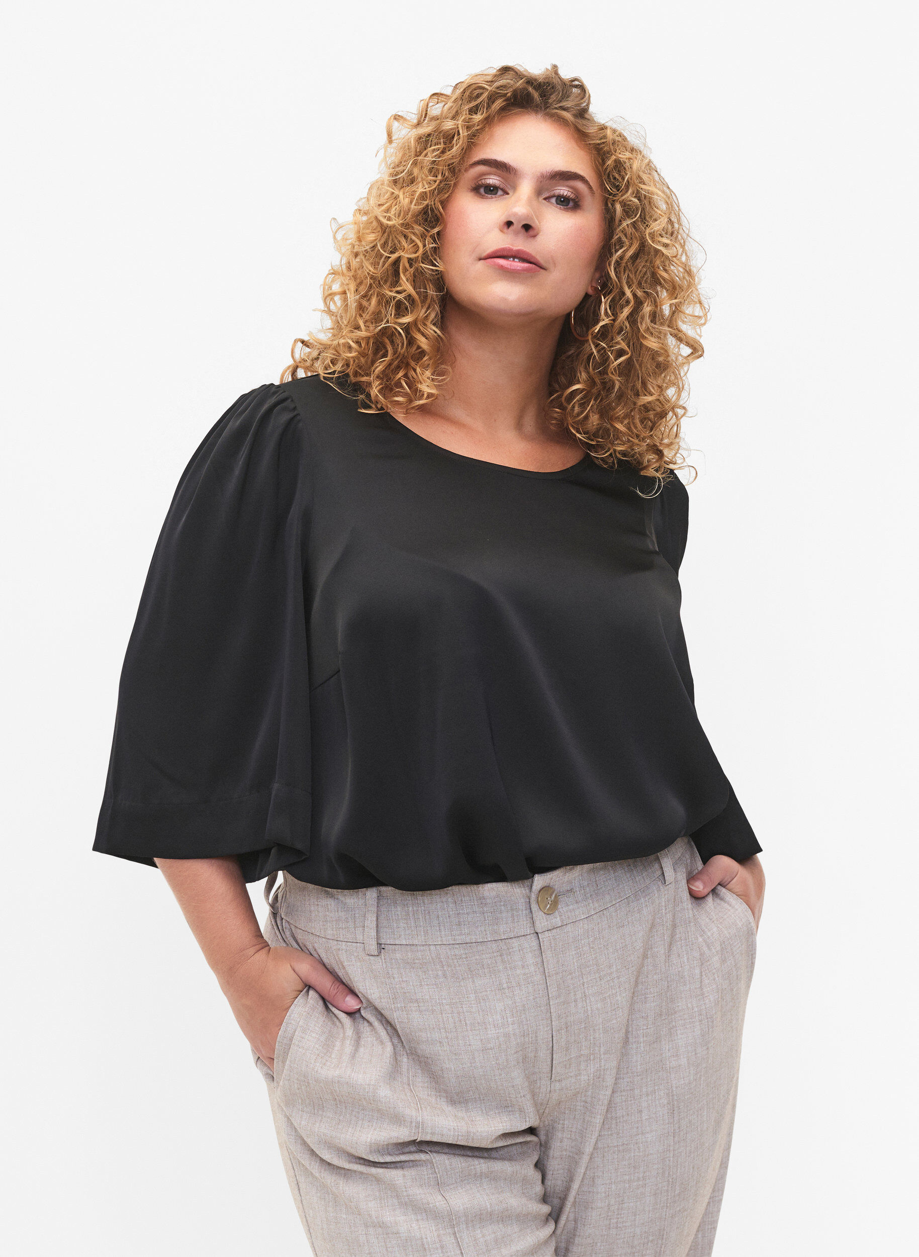 Zizzi Bluse i sateng med halvlange ermer, Black, Model image number 0