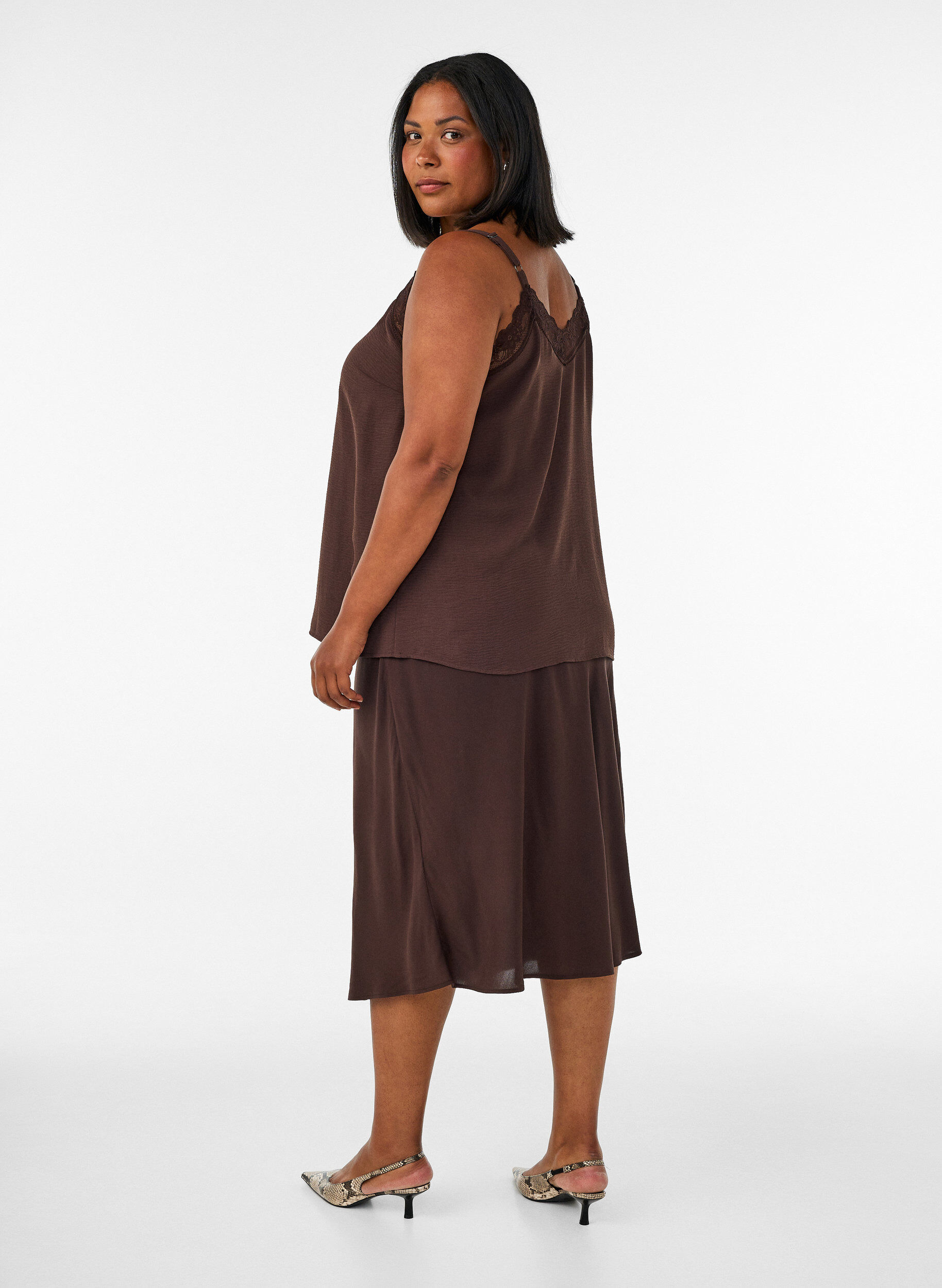 ZizziViskoseskj&oslash;rt med elastisk midje, Brun, Model image number 2