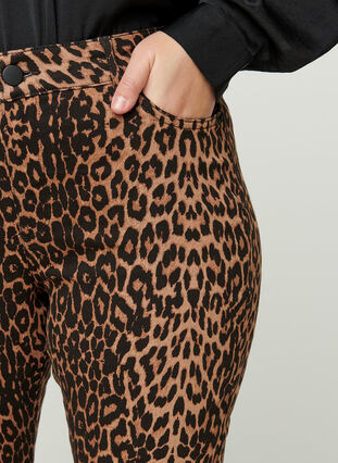 Amy jeans med print, Leopard, Model image number 1