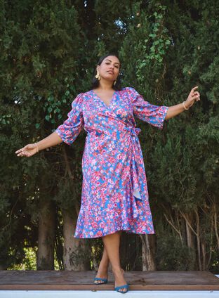 Zizzi Slå-om-kjole med blomster, , Model