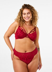 Blondetruse med vanlig midje, Rød Blondetruse med vanlig midje, Rød, Model
