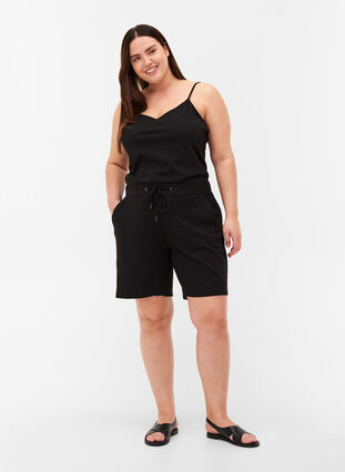 Ensfargede shorts med lommer, Black, Model image number 3