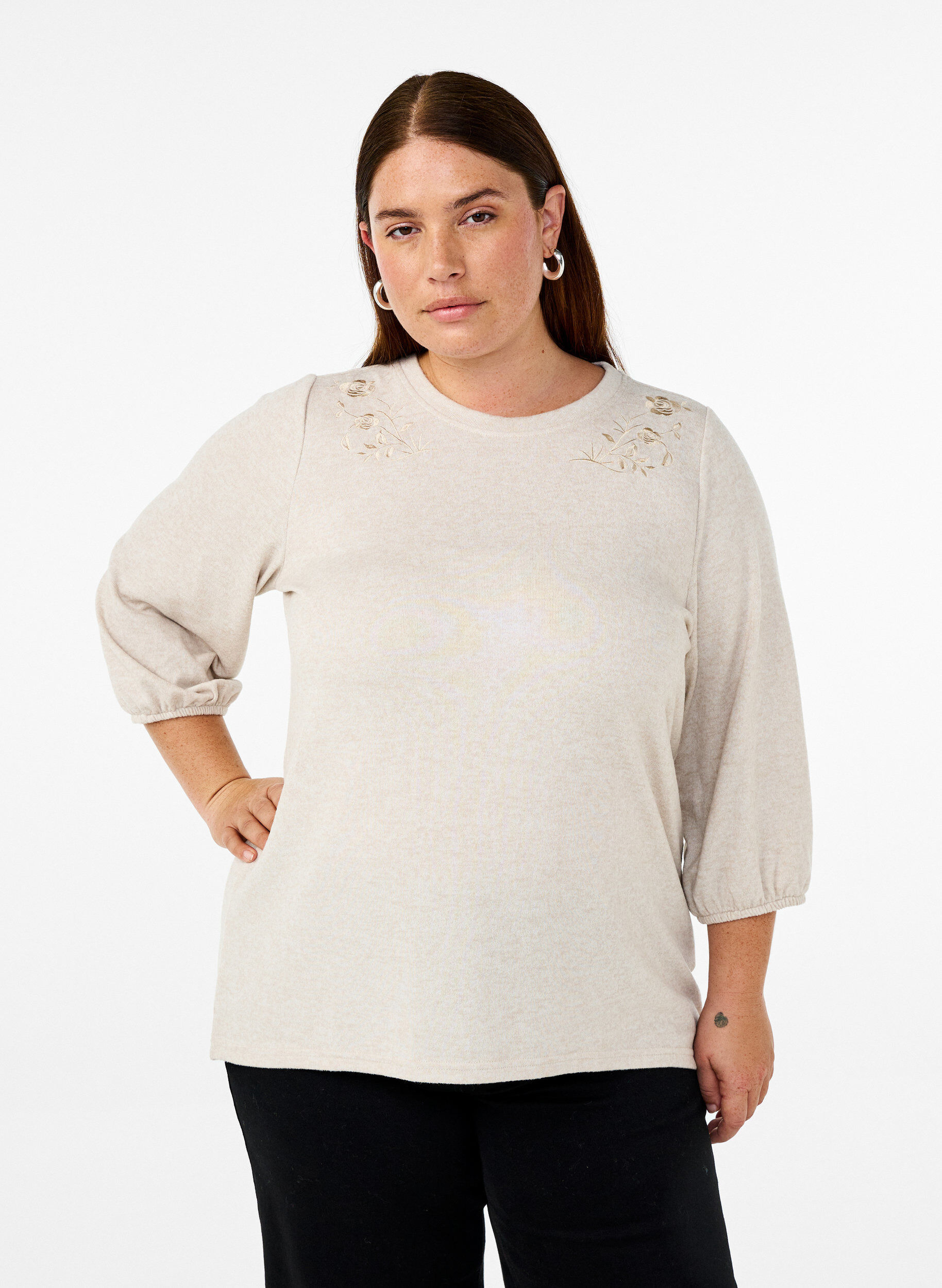 Bluse med blomsterbroderi og 3/4 ermer, Oatmeal Melange, Model