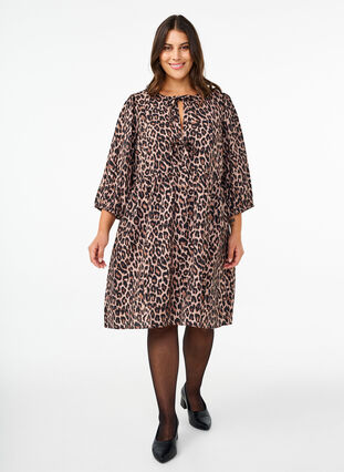 Zizzi Kjole med sløyfer og 3/4 ermer, LEO AOP, Model image number 3