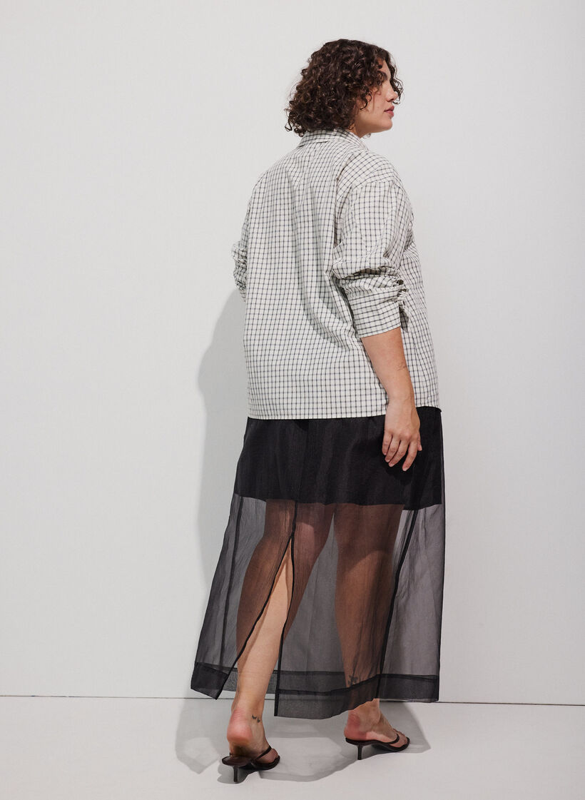 Langt skj&oslash;rt med organza-utseende, Svart, Model image number 2