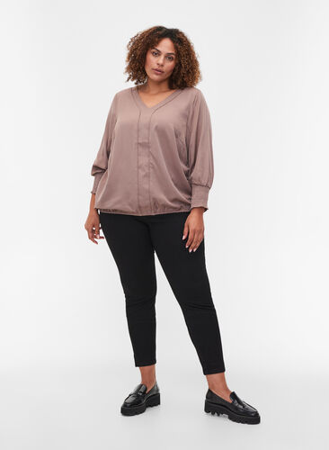 Kampanjevare - Cropped Amy jeans med splitt, Black, Model image number 0