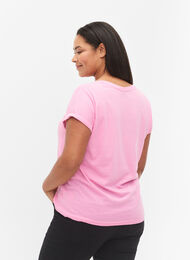 Kortermet T-skjorte i bomullsblanding, Rosebloom, Model