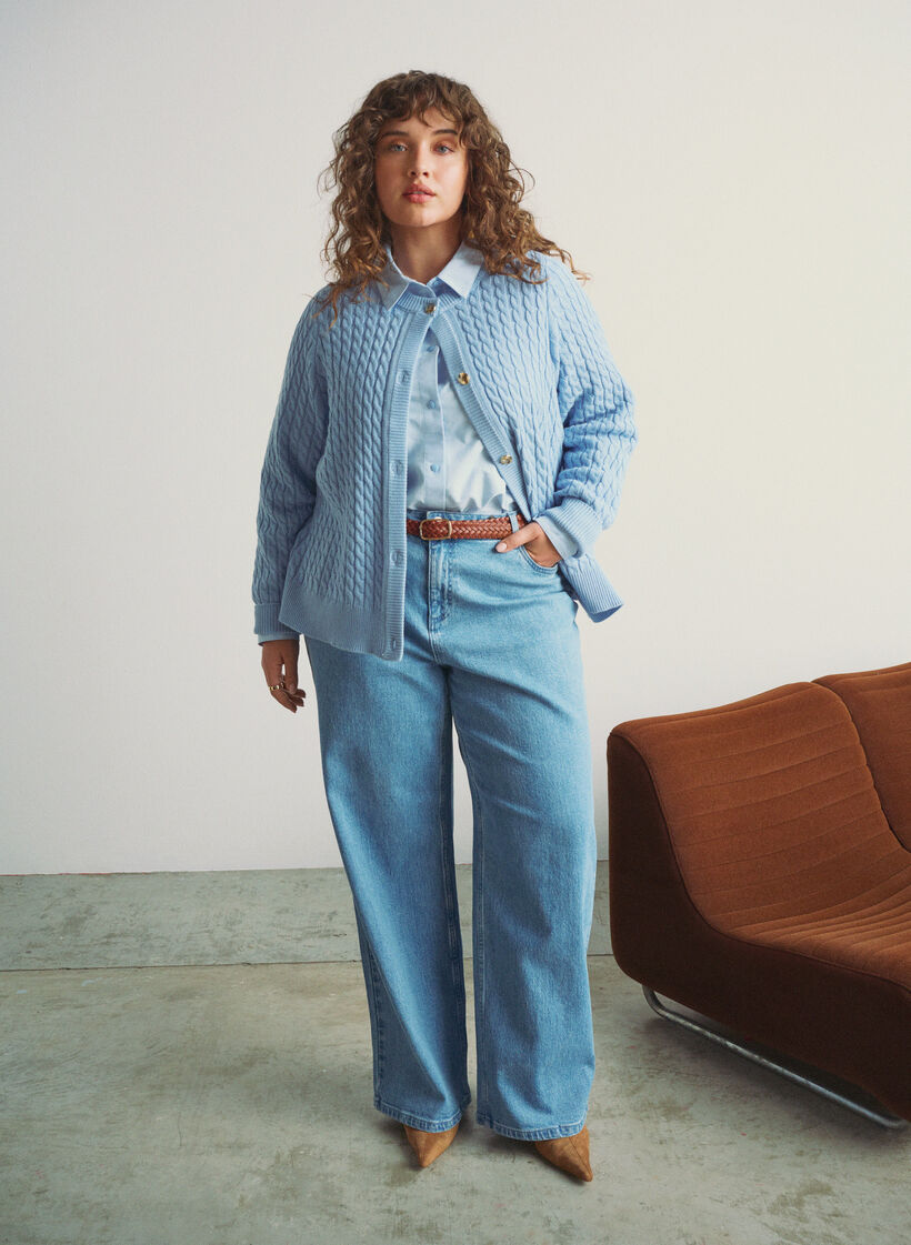 Flettestrikket cardigan med gullfargede knapper, Blå, Image image number 0