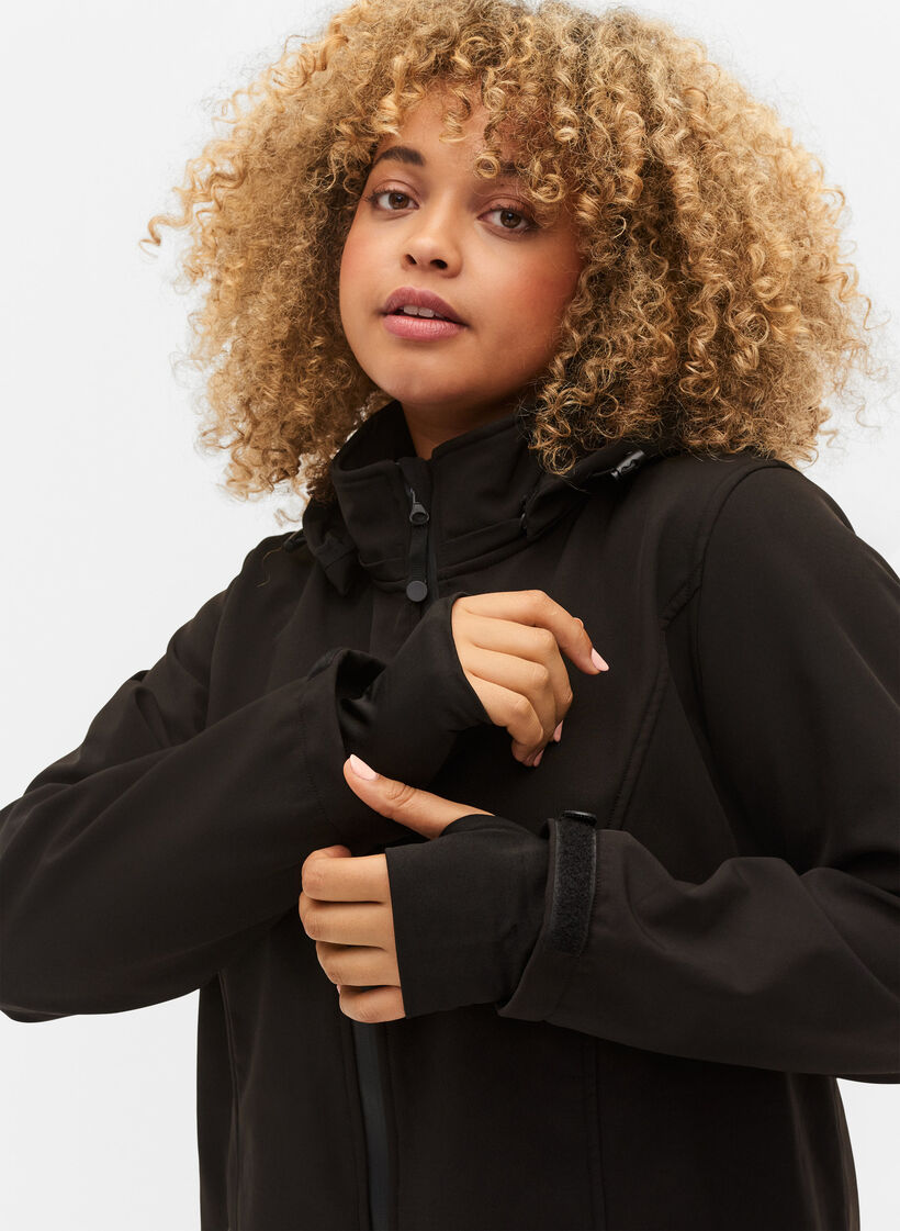 Kort softshelljakke med avtakbar hette, Svart, Model image number 4