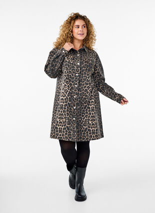 Zizzi Langermet denimkjole med sebratrykk, Brown Leo AOP, Model image number 3