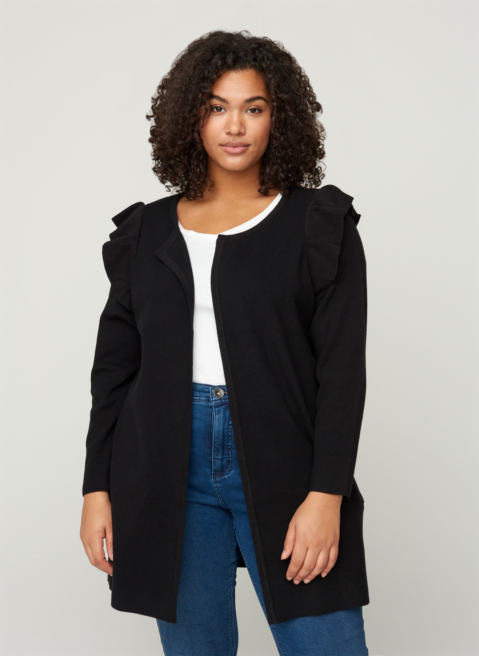 Zizzi Strikkecardigan med volanger og lommer, Black, Model image number 0