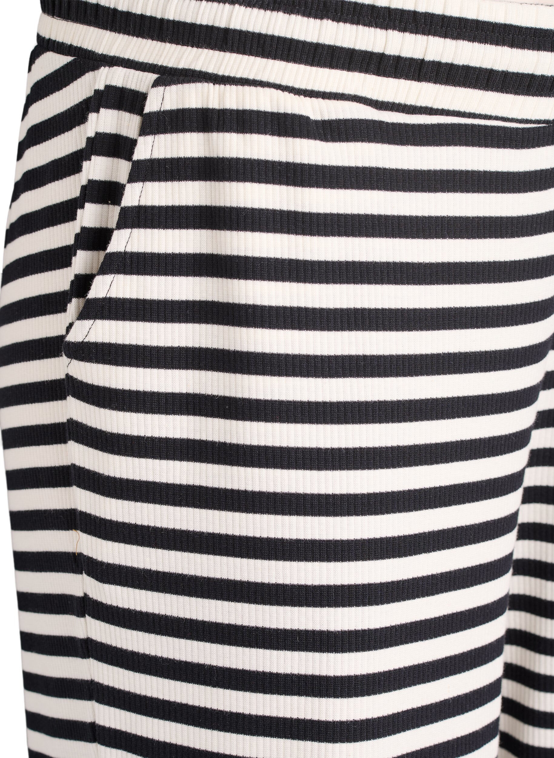 ZizziStripete pyjamasbukser med h&oslash;y midje og vide ben, Svart, Packshot image number 2
