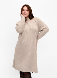 Ribbestrikket kjole med høy hals, Simply Taupe Mel., Model