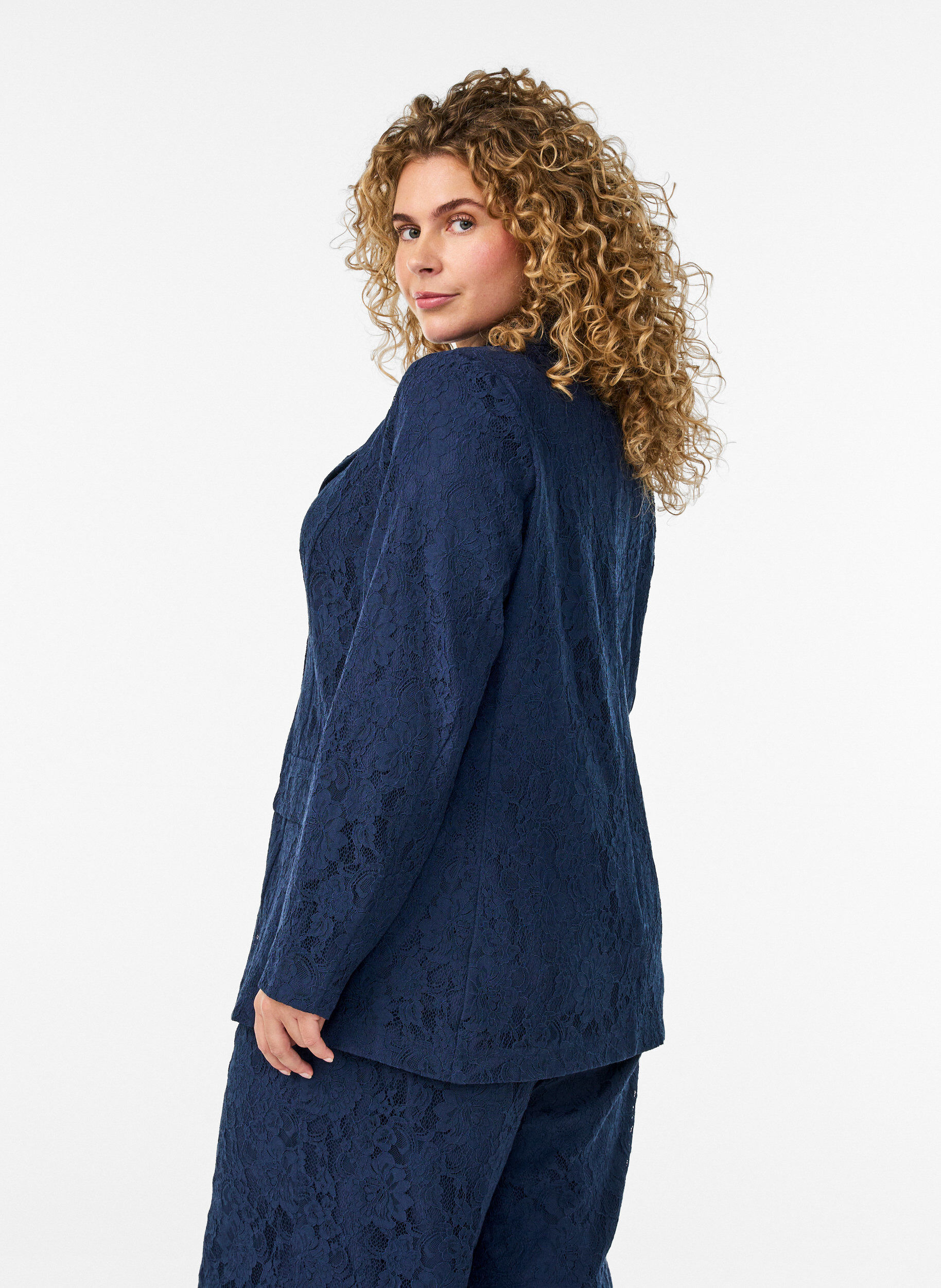 Zizzi Blondeblazer med knappelukking, Bl&aring;, Model image number 2