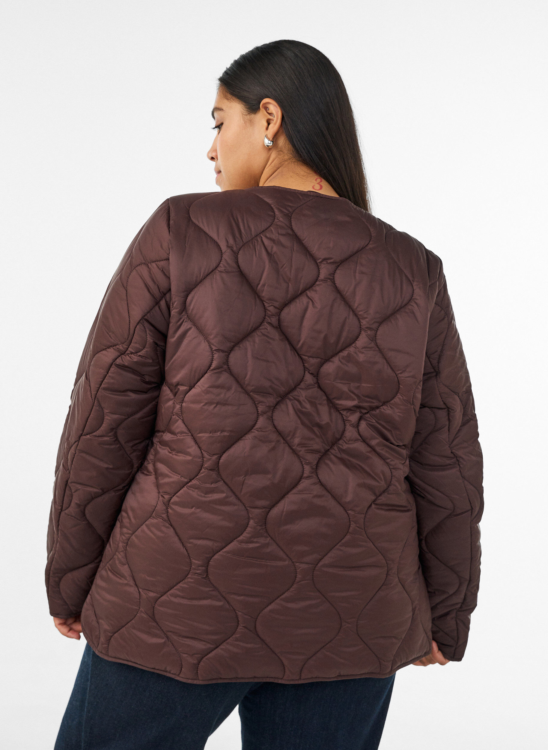 ZizziQuiltet jakke med trykknapper og rund hals, Brun, Model image number 2