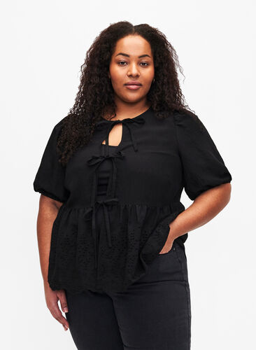 Zizzi Bluse i viskose med engelsk broderi, Black, Model image number 0