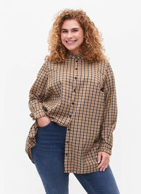 Rutete skjortebluse med volanger, Brown Check, Model