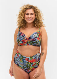 Bikinitruse med blomstermønster og høyt liv, Citadel AOP, Model